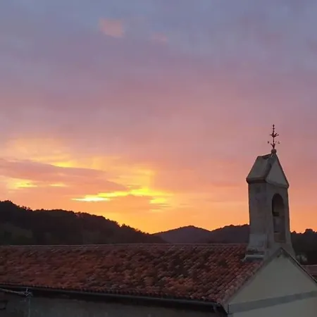 Holiday home Chaleureuse Maison Avec Jacuzzi *