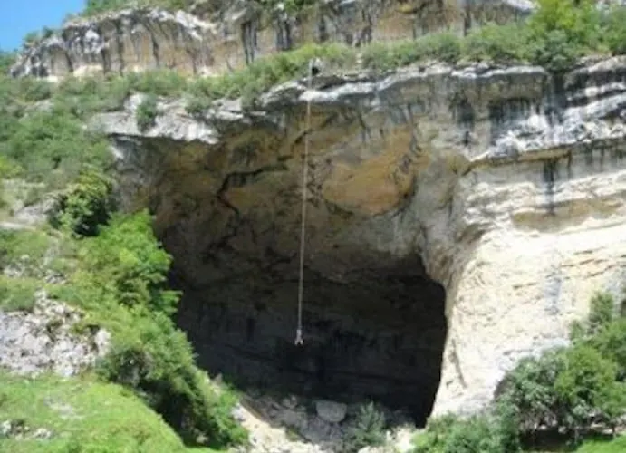 Hébergement de vacances Chaleureuse Maison Avec Jacuzzi *