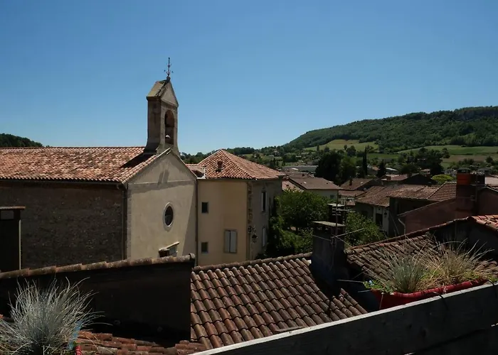 Hébergement de vacances Chaleureuse Maison Avec Jacuzzi *